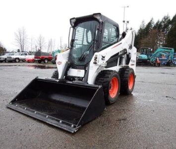 Арендовать мини-погрузчик в Минске Аренда колесного мини-погрузчика Bobcat в Минске